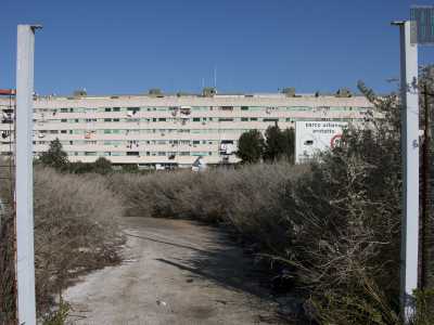 ...o i palazzi di Carbonara 2 (poi ribattezzato �quartiere Santa Rita"), situato a ridosso della Cava di Maso